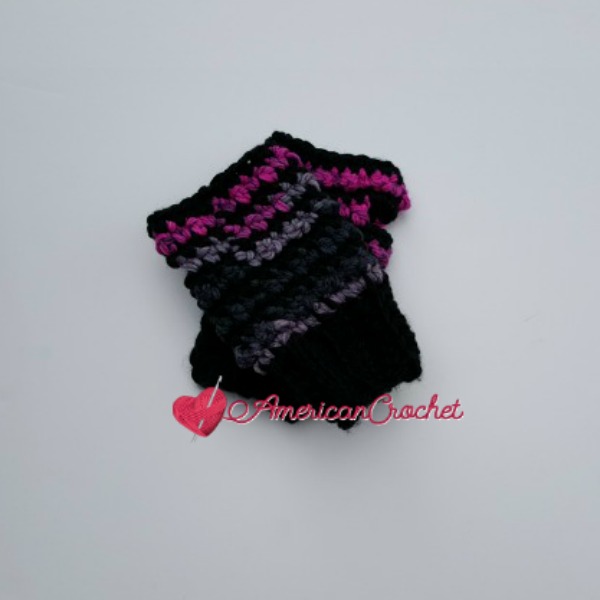 Raspberry Coffee Mitts | Free Crochet Pattern | American Crochet @americancrochet.com #freecrochetpattern