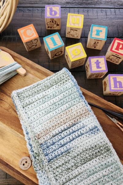 Beautifully textured crochet burp cloth, an easy and quick baby gift project for beginners.
